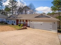 Building Photo - 8 Rivercliff Rd