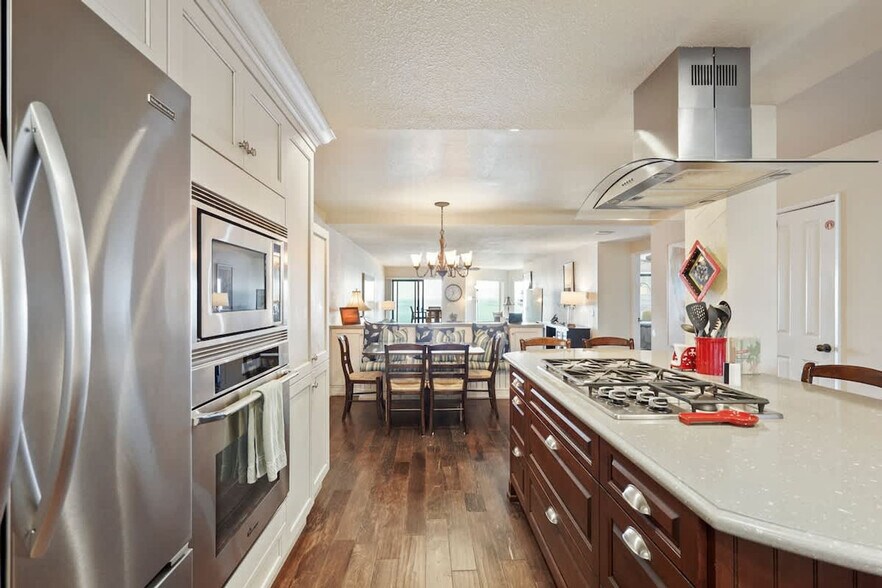 Building Photo - 239 S Helix Ave