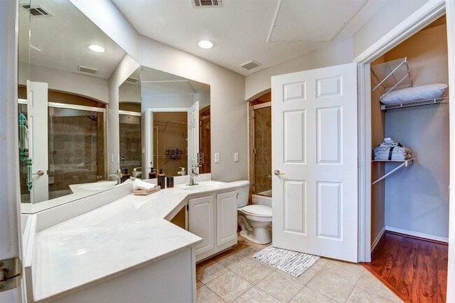 Building Photo - 2400 McCue Rd