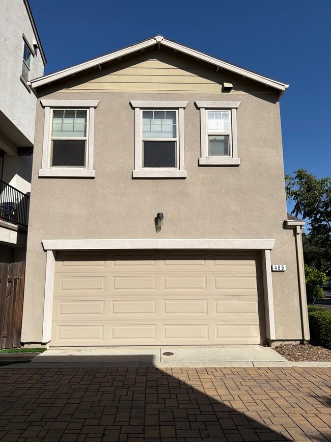 Building Photo - 489 McClatchy Way