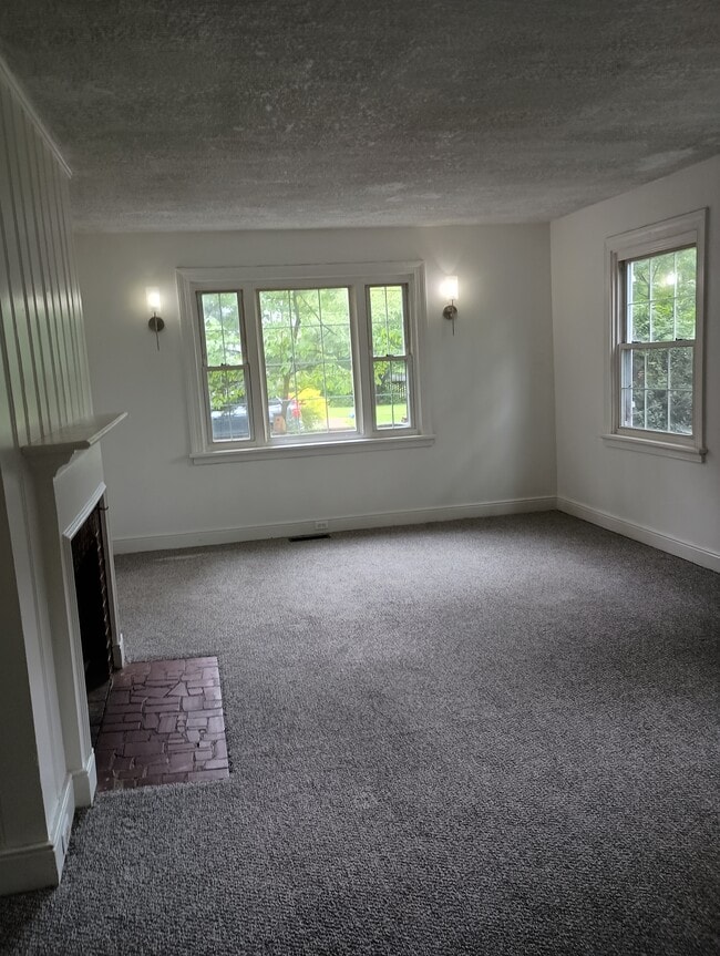 Building Photo - 3815 Noble Ave
