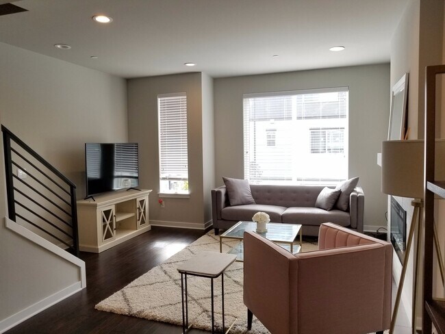 Building Photo - GORGEOUS Edmonds 2 Bedroom Primary Suites - CLOSE TO EVERYTHING