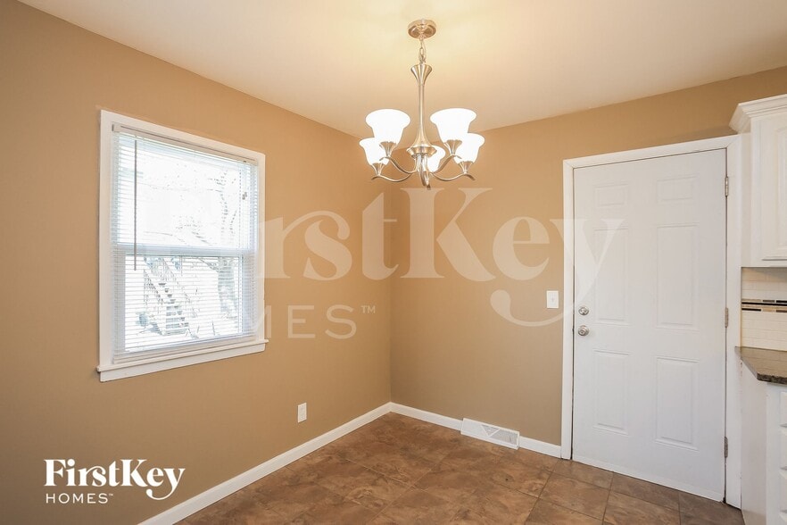 Building Photo - 4135 N Jackson Ave