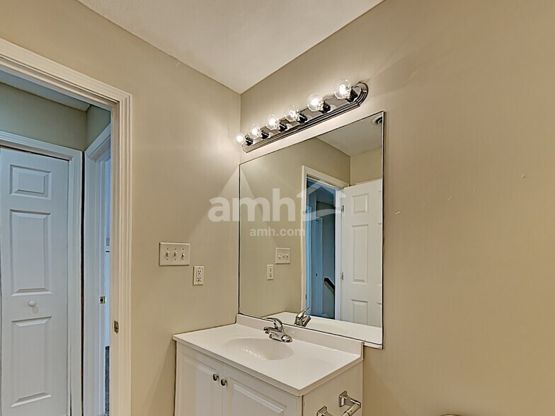 Building Photo - 4301 Aylesbury Dr
