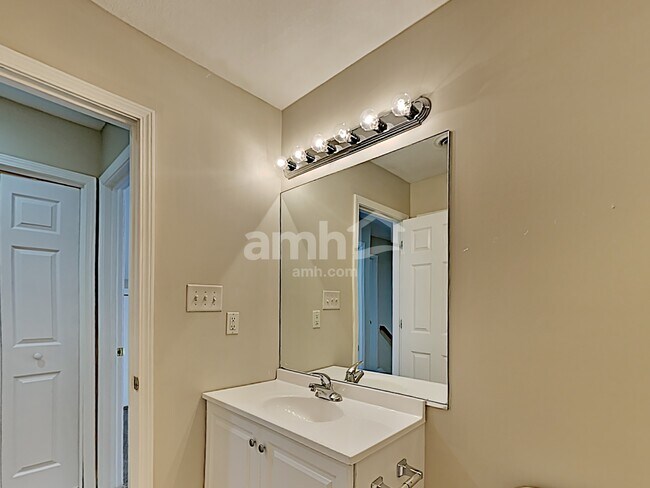 Building Photo - 4301 Aylesbury Dr