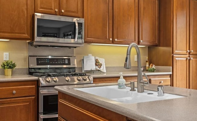 Building Photo - Available for Rent – Beautiful Gated 3BD/3BA Home Near Cal State San Marcos