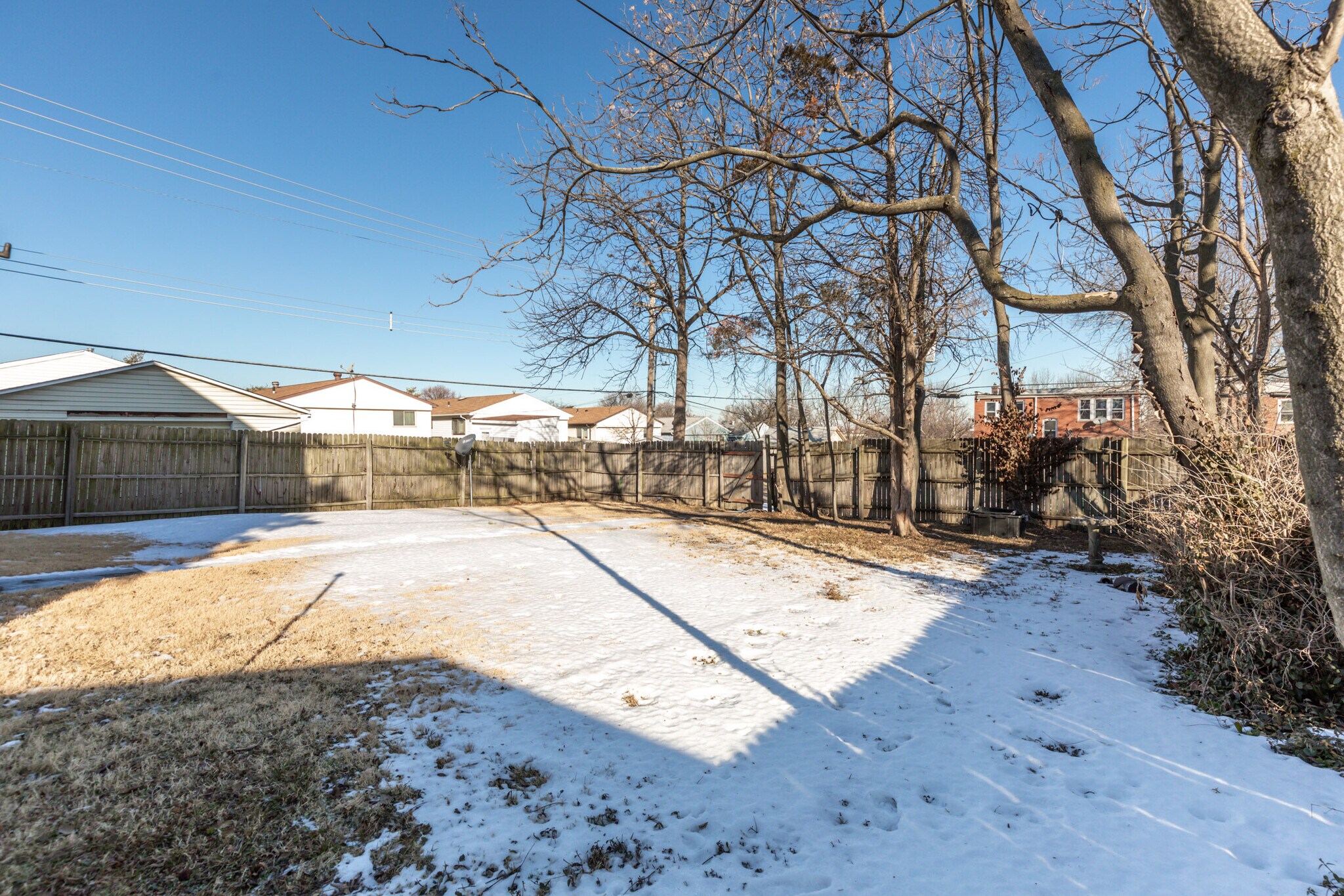 Building Photo - 4989 Arsenal St