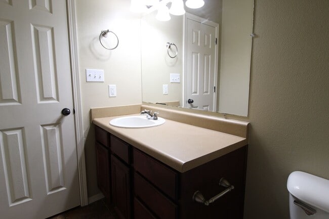 Building Photo - designed for comfort : 3 Bedroom 2 Bath