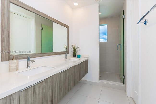 Building Photo - 6401 NW 103rd Pl