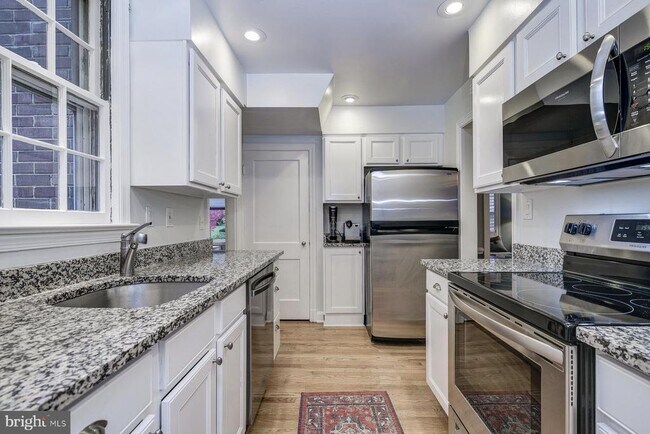 Building Photo - 6007 Welborn Dr