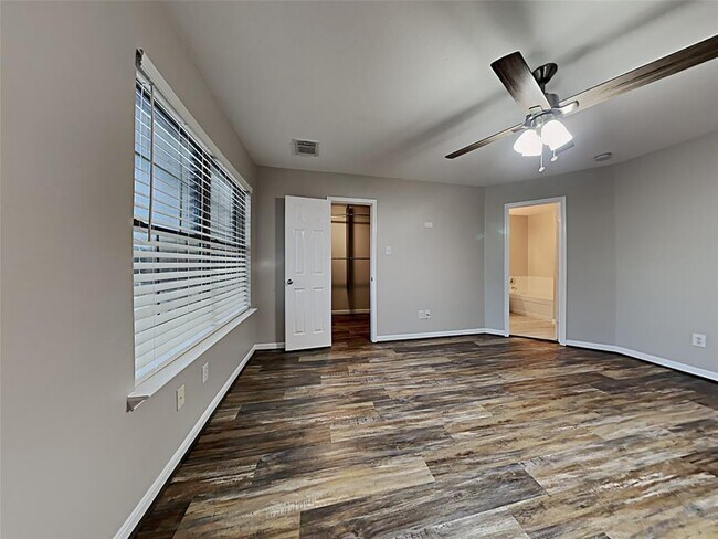 Building Photo - 8110 Stagewood Dr