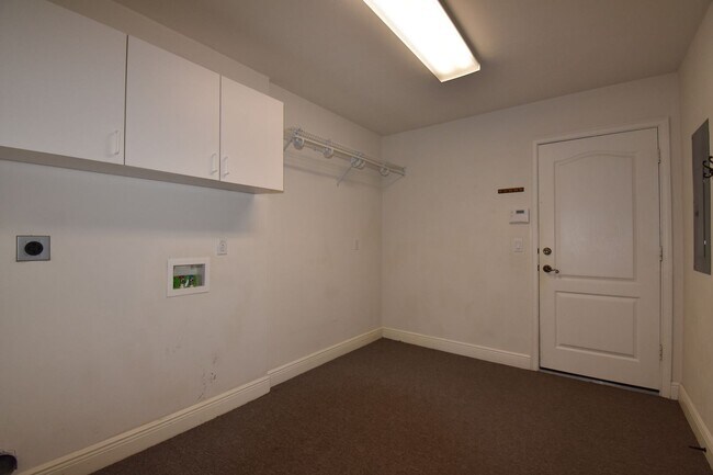 Building Photo - 2414 SW 98 Dr