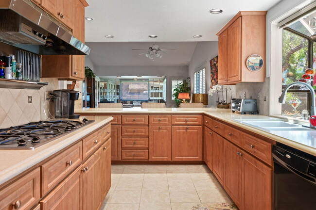 Building Photo - 78505 Vista Del Fuente