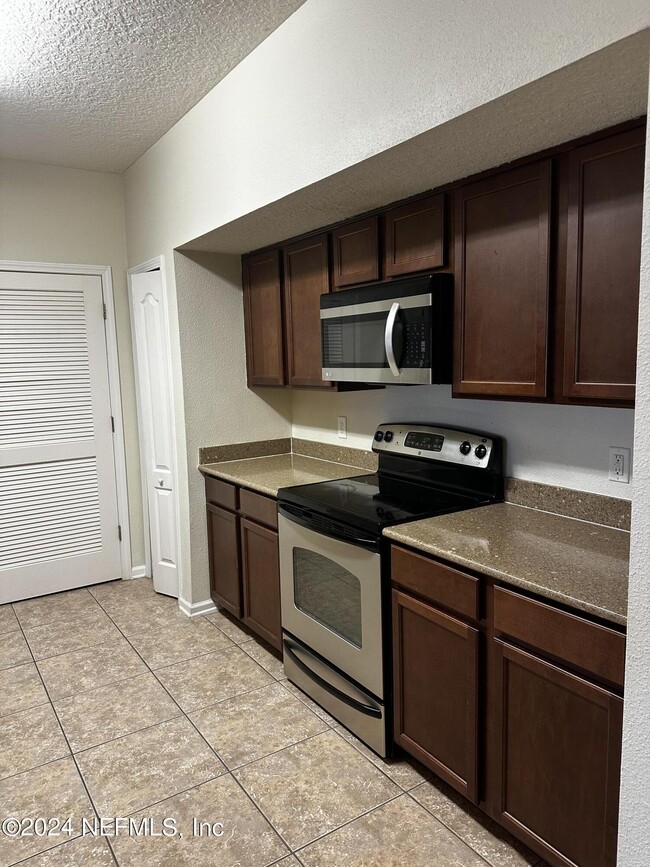 Building Photo - 4991 Key Lime Dr