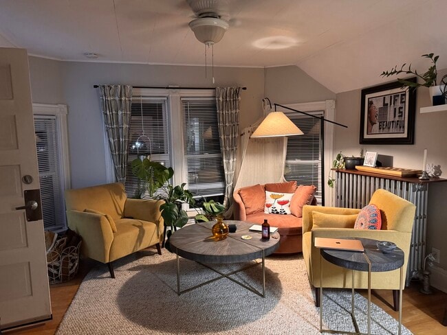 Building Photo - 325 3rd St