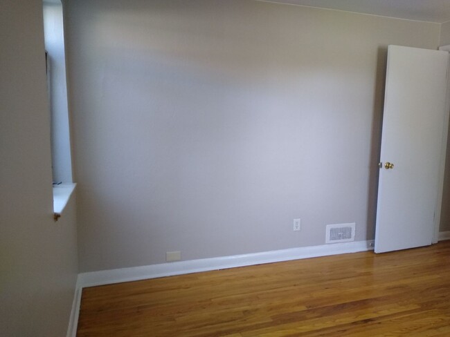 Building Photo - Park Hill 2 Bedroom 1 Bath Central Air! At...