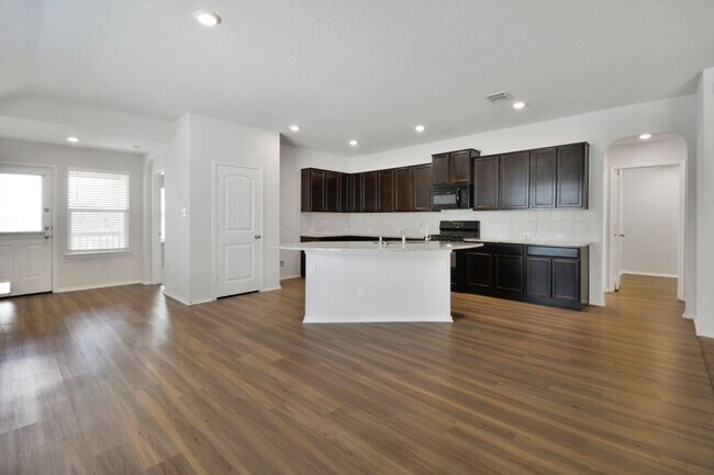 Building Photo - Beautiful 4-Bedroom Corner Lot Home with Open Floor Plan in Bulverde