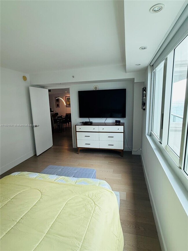 Building Photo - 9499 Collins Ave