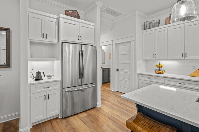 Building Photo - 27 Duxford Cir