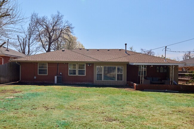 Building Photo - 1719 Westminster Pl