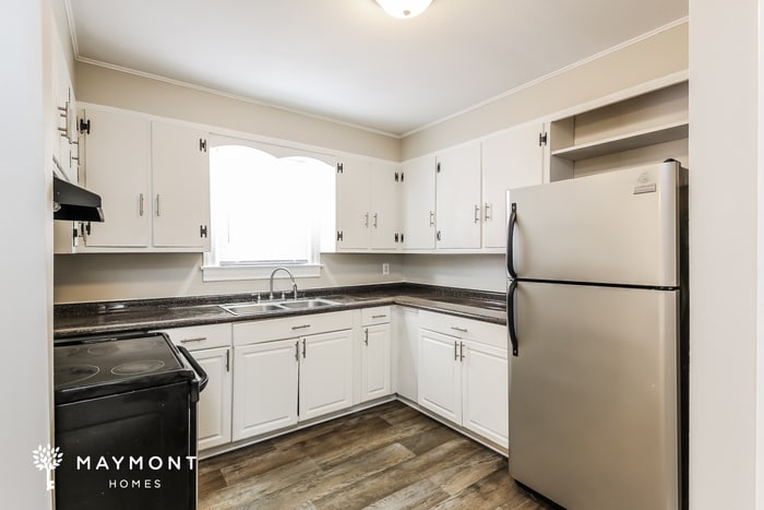 Building Photo - 224 S Wingate Rd