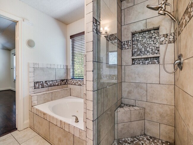 Building Photo - 8605 Treasure Cove