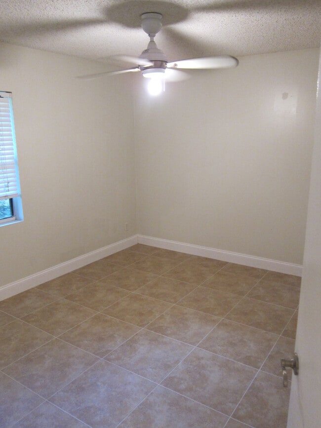 Building Photo - 9999 Summerbreeze Dr