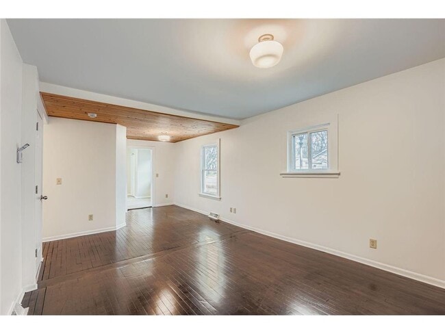 Building Photo - 475 Lawson Ave W