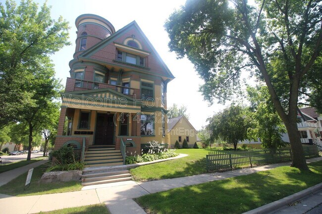 Building Photo - 2052 N 1st St