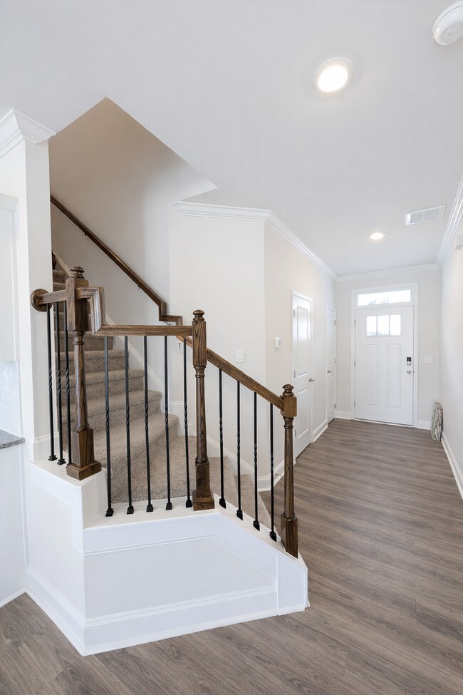 Building Photo - Hendersonville Townhouse