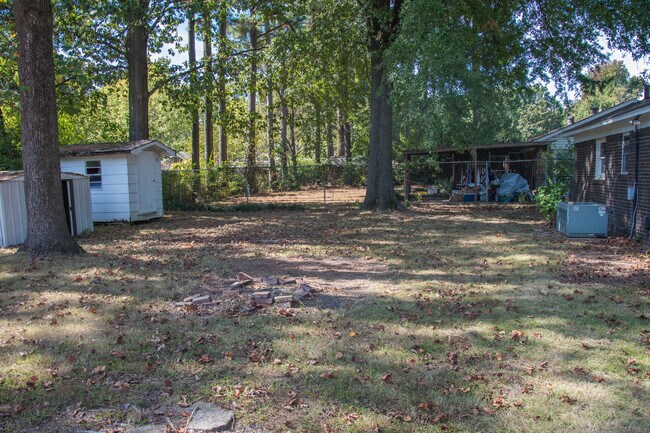 Building Photo - 3 Bed 1.5 Bath