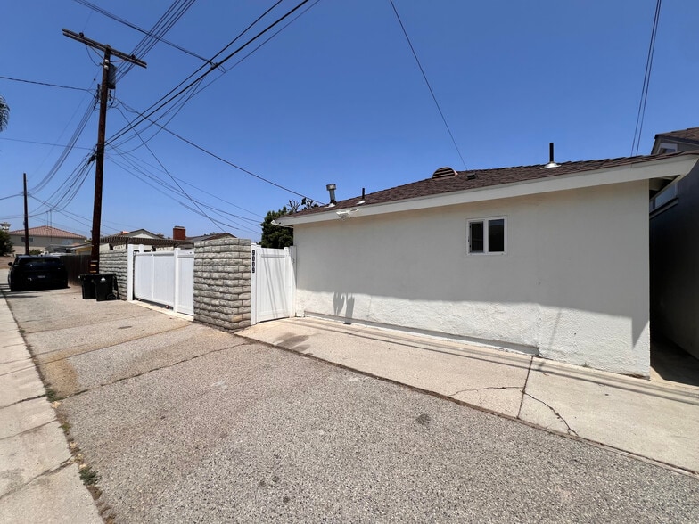 Primary Photo - 9009 Monogram Ave