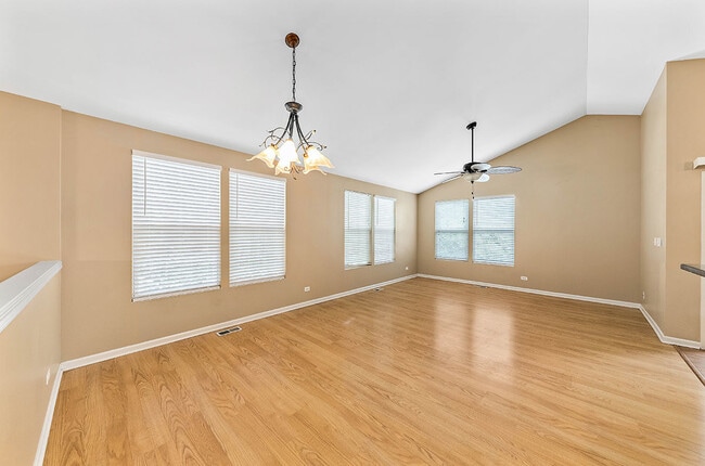 Building Photo - 633 Conservatory Ln