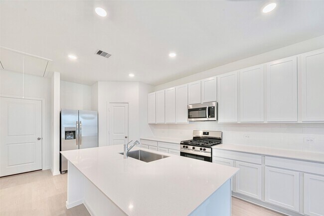 Building Photo - 6822 Yellow Jessamine Ln