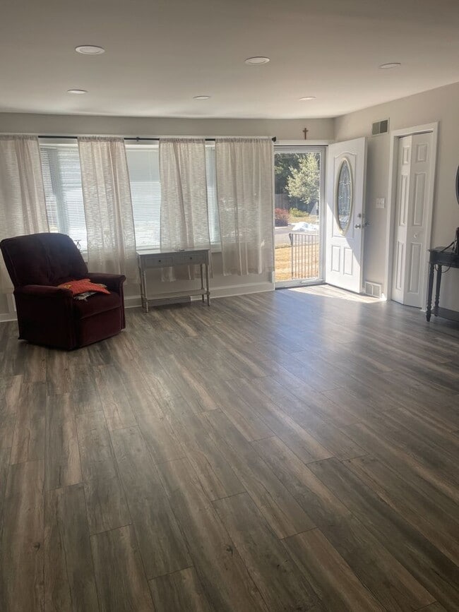 Building Photo - Dalfield