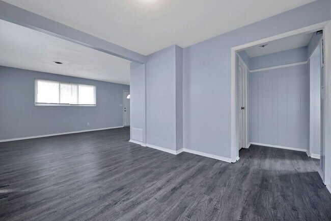 Building Photo - 2137 Toni St