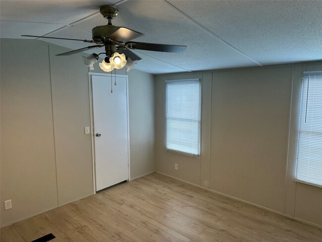 Building Photo - 2021 N Battlebell Rd