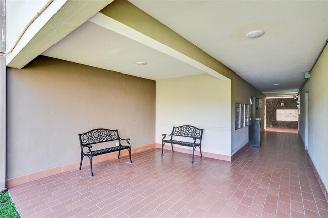 Building Photo - 1690 NE 191st St