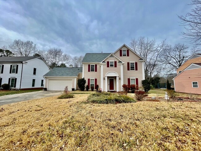 Building Photo - Welcome to this beautiful 5-bedroom, 2.5 bathroom home located in the vibrant city of Charlotte, NC