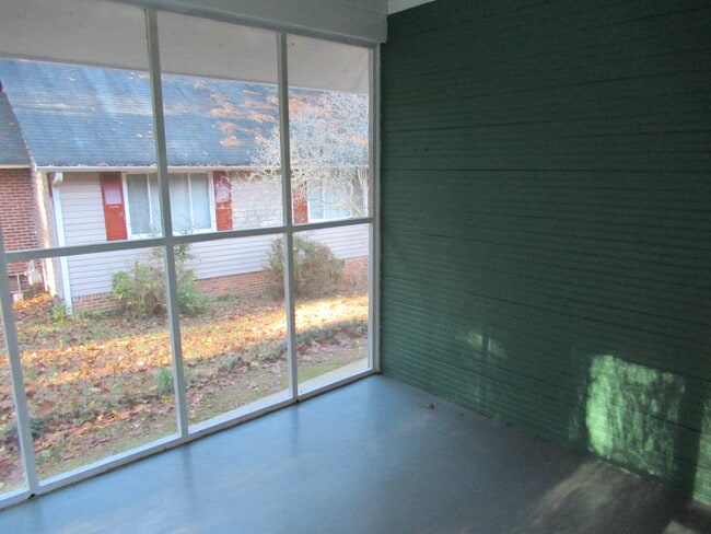 Building Photo - 2032 Rector Dr SW