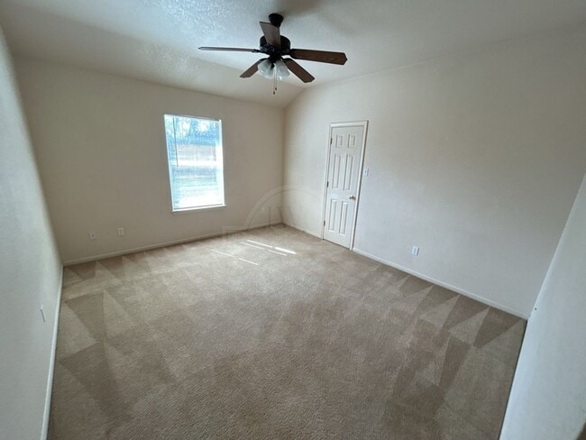 Building Photo - 509 W Ave B Ave