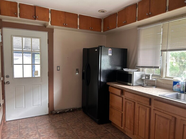 Building Photo - 176 Brush Hill Rd