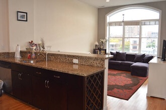 Building Photo - Lakeview south exposure with balcony. In unit laundry stainless appliances