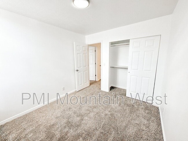 Building Photo - 36 Orchard Ln