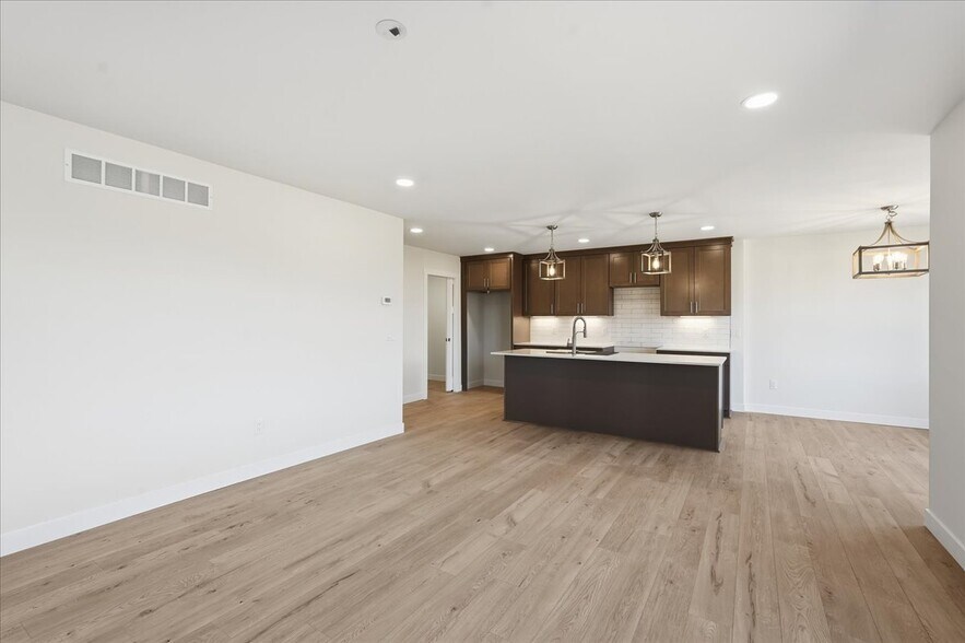 Building Photo - 290 Santa Maria Dr