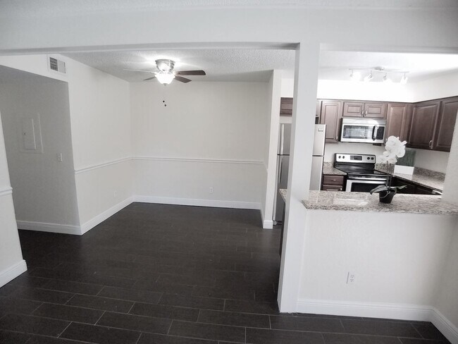 Building Photo - 3020 Antique Oaks Cir