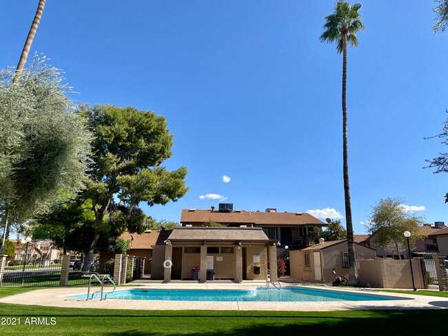 Building Photo - 8529 E Portland St