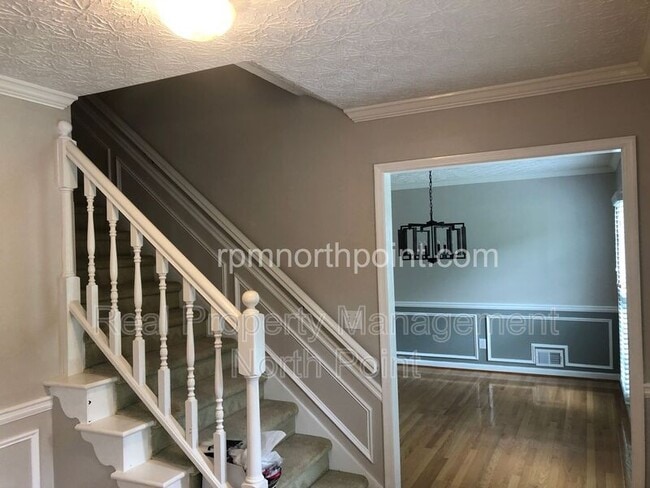 Building Photo - 1565 Maple Ridge Dr