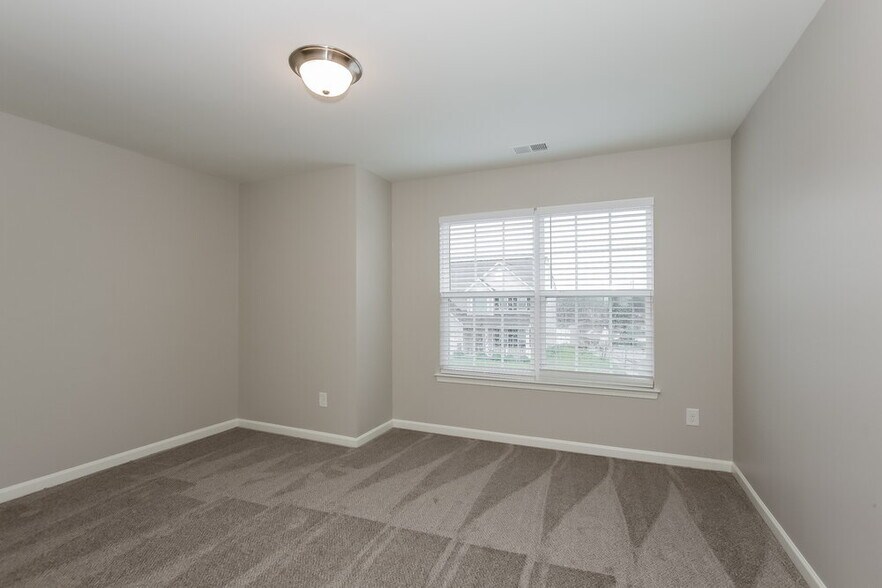 Building Photo - 5004 Broad Leaf Ct