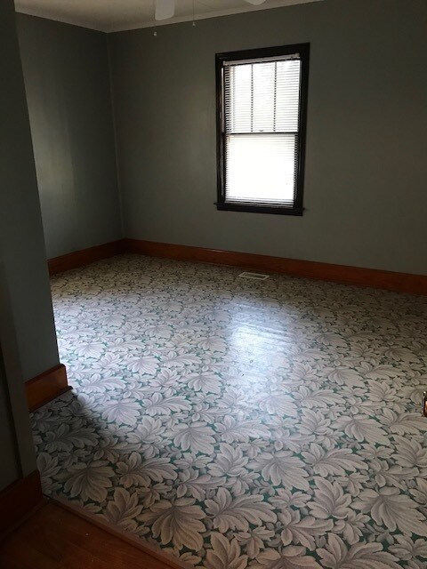 Building Photo - Cottage Downtown Vass